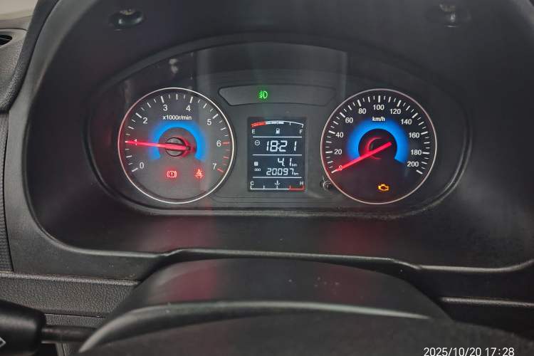 Used Dongfeng Fengon 330 2014 1.5L Manual Utility Version DK15
