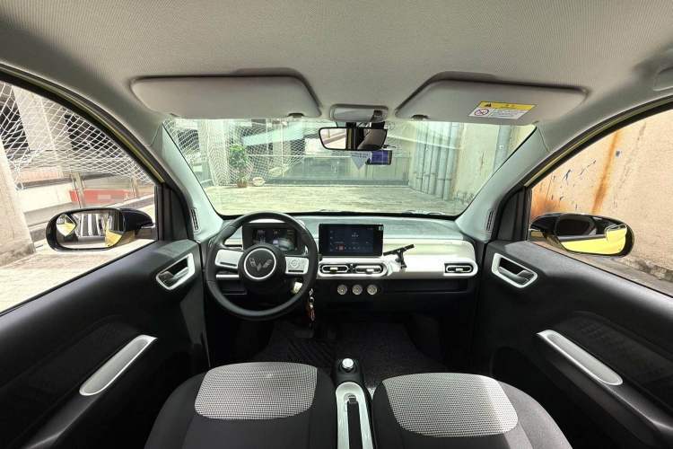 Used Wuling Hongguang MINIEV 2024 3rd Generation 215km Advanced Version Interior 2