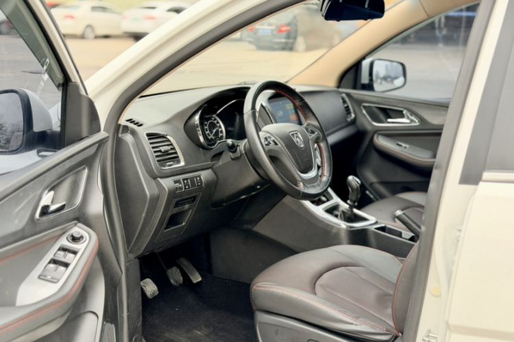 Used Baojun 560 2016 1.8L Manual Luxury Edition Interior 2