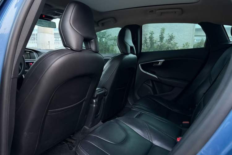 Used Volvo V40 2016 T3 Zhiyi Edition
