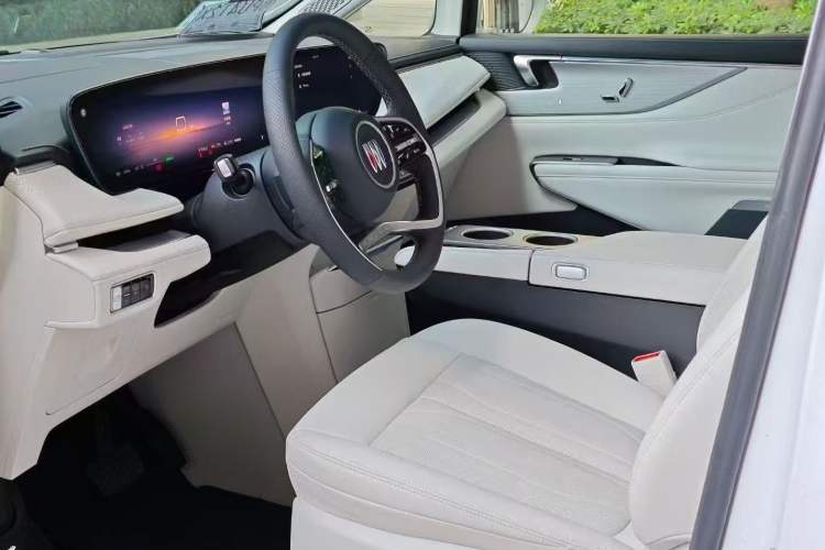 Used Buick GL8 New Energy 2024 Lu Zun Deluxe Edition 7-Seater Interior 1