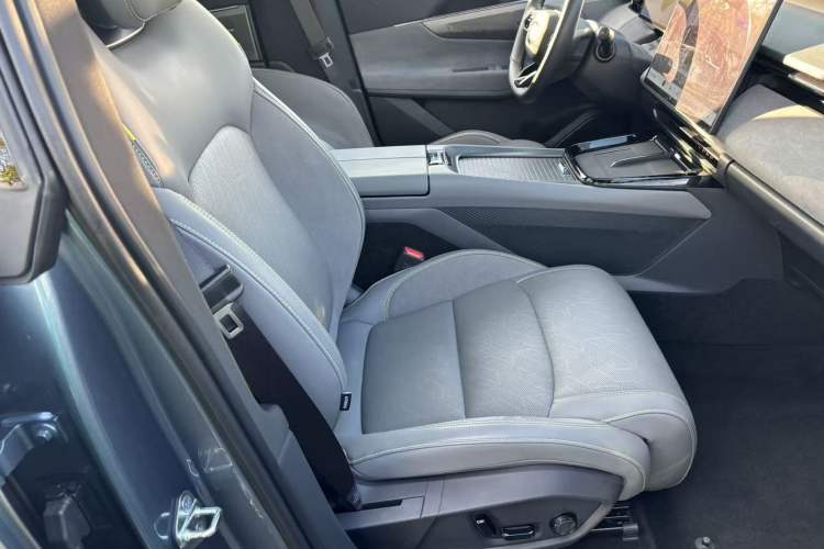 Used Lynk & Co 08 EM-P 2023 220 km Limited-Time Edition