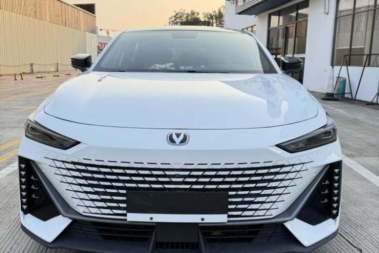 Used Changan UNI-V 2022 1.5T Prestige Version

