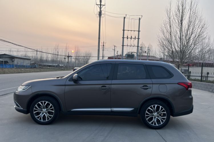 Used Mitsubishi Outlander 2018 2.0L Two-Wheel Drive Glory Edition 5 Seats