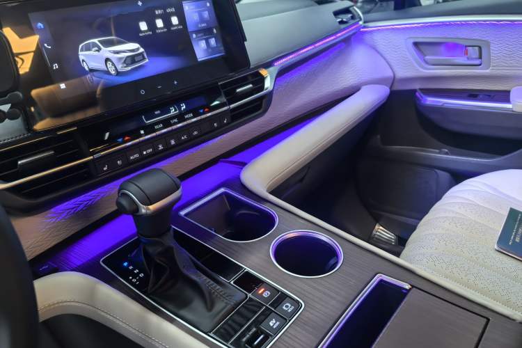 Used Toyota SIENNA 2024 2.5L Hybrid Comfort Edition