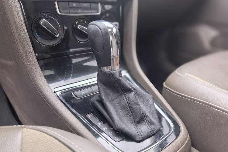 Used Volkswagen Bora 2014 1.6L Automatic Comfort Model
