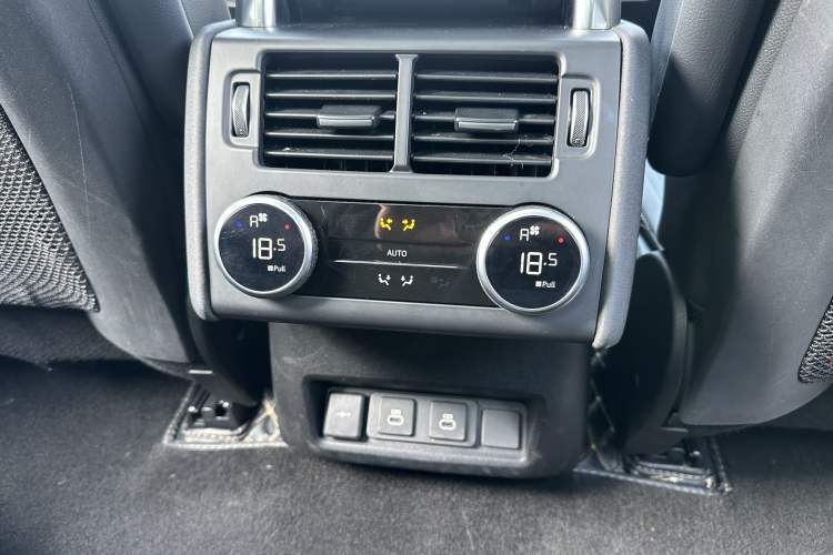 Used Land Rover Discovery 2023 300PS S