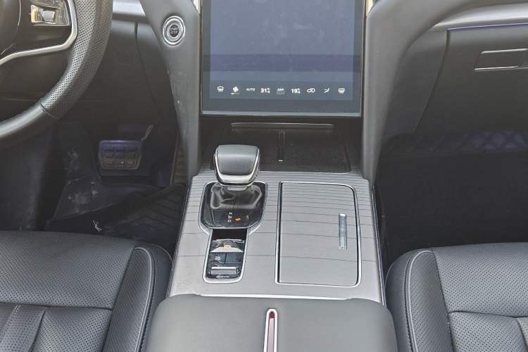 Used Hongqi HS7 PHEV 2024 2.0T PHEV Four-Wheel Drive Flagship Edition 6 Seats Gear Lever