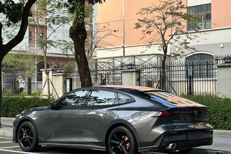 Used CHANGAN UNI-V 2022 1.5T Smart Navigation Version
