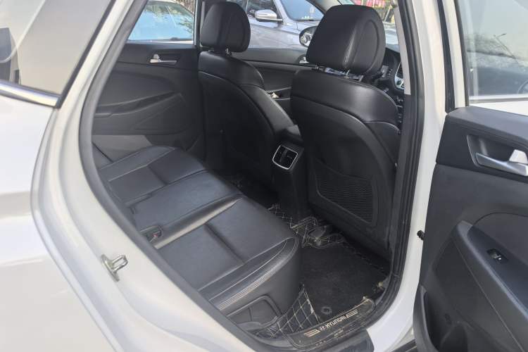 Used Hyundai Tucson 2018 1.6T Dual-Clutch Two-Wheel Drive 15th Anniversary Special Edition
