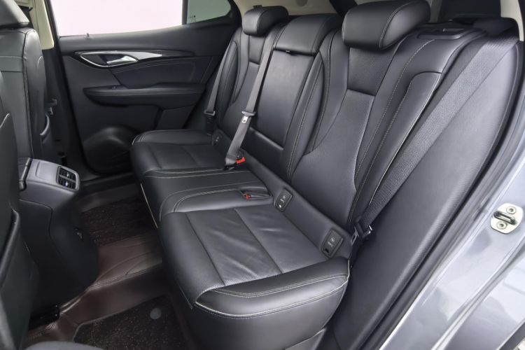 Used Buick Envision 2022 Encore S 652T Two-Wheel-Drive Luxury Model
