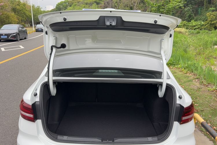 Used Volkswagen Lavida 2024 300TSI DSG Starry Sky Deluxe Edition Trunk