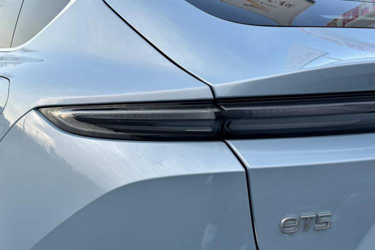 Used Nio ET5 2024 75 kWh Exterior 10