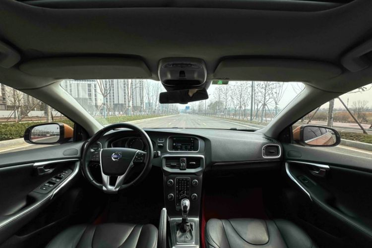 Used Volvo V40 2014 2.0T Zhiya Edition