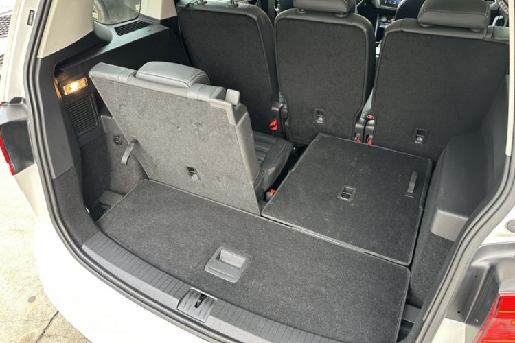 Used Volkswagen Touran 2016 Volkswagen Touran L 280TSI DSG Comfort Edition Trunk