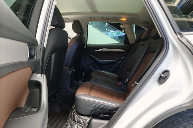 Used Audi Q5 2017 40 TFSI Ambition Edition Interior 4