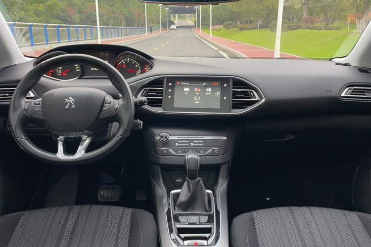 Used Peugeot 308S 2015 1.6T Automatic Jingchi Edition Interior 1