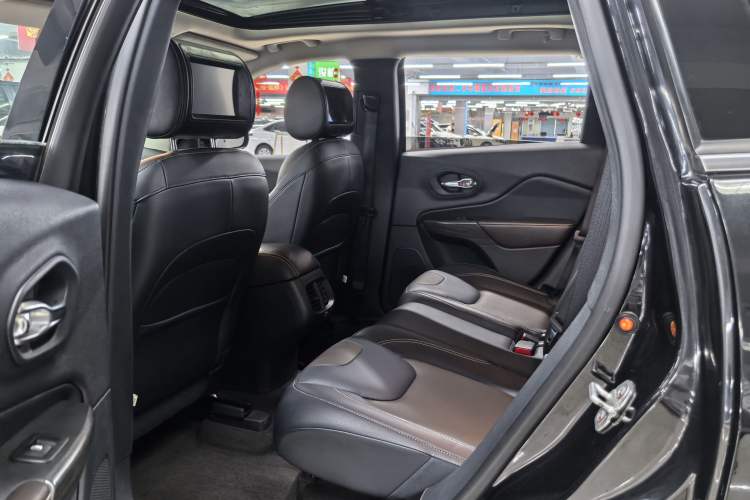 Used Jeep Cherokee 2017 2.0L Superior Edition