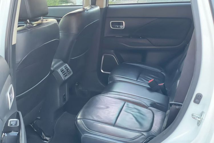 Used Mitsubishi Outlander 2020 2.0L Two-Wheel Drive Comfort Edition 7-Seater