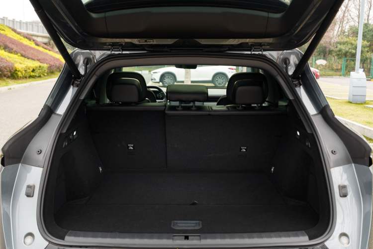 Used Zeekr 7X 2025 100 kWh Long-Range Rear-Wheel Drive with Intelligent Driving Features