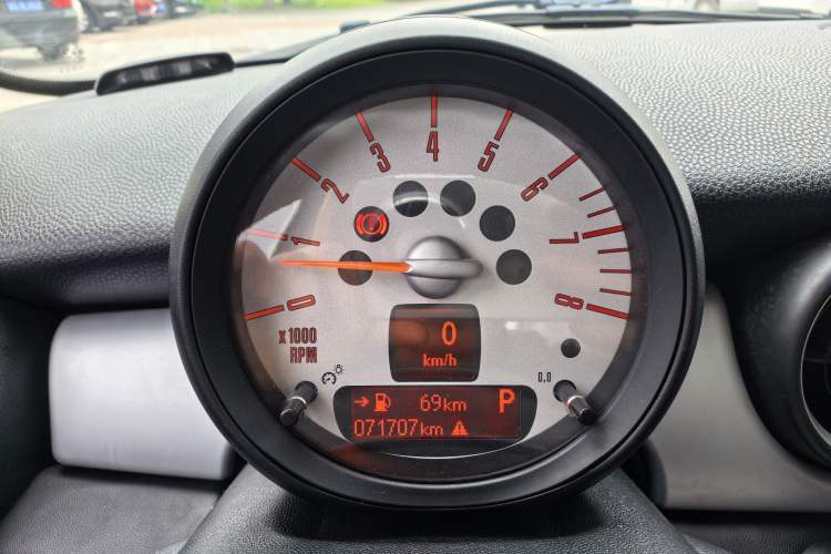 Used MINI 2011 1.6L ONE Odometer Close Up