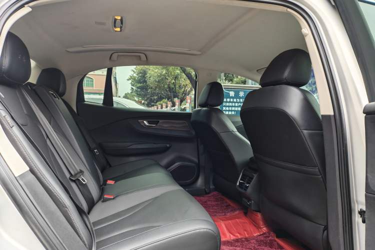 Used Hongqi E-QM5 2022 431 km Charge & Enjoy Edition
