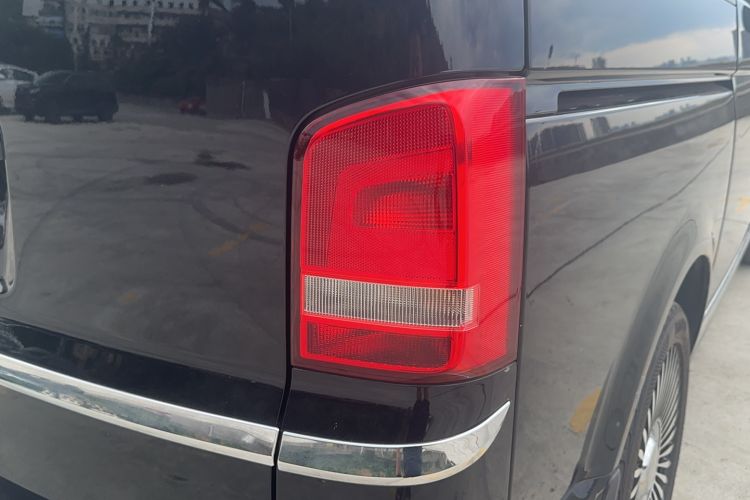 Used Volkswagen Multivan 2012 2.0 TSI Two-Wheel-Drive Luxury Edition