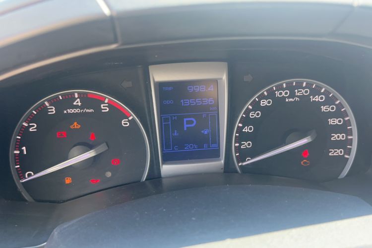 Used Isuzu D-MAX 2015 2.5T Four-Wheel Drive Automatic Ultra-Luxury Version 4JK1
