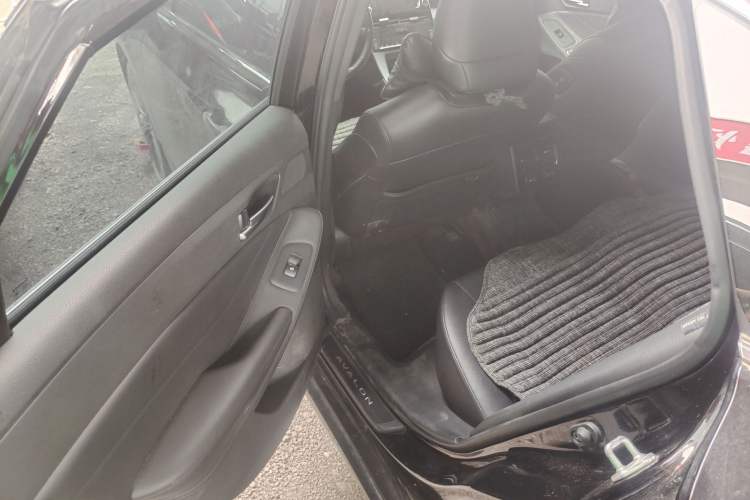 Used Toyota Avalon 2019 2.0L XLE Premium Edition China VI Interior 3