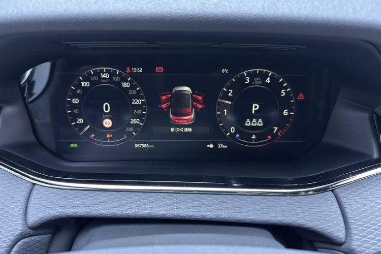 Used Land Rover Range Evoque 2020 249 PS R-DYNAMIC S Sport Edition Odometer Close Up