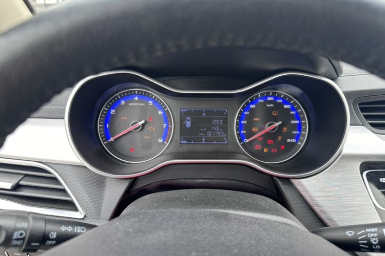 Used Geely Auto Vision 2019 Upgraded Model 1.5L Manual Luxury Version China VI Standard Odometer Close Up