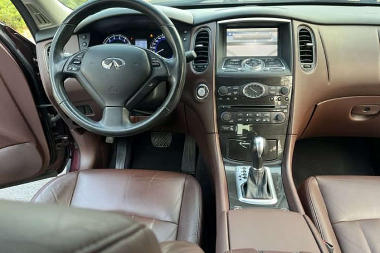 Used Infiniti QX50 2013 2.5L Two-Wheel-Drive Elegant Edition