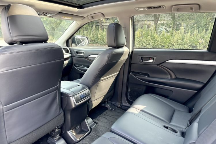 Used Toyota Highlander 2018 2.0T Four-Wheel Drive Prestige Version 7 Seats China VI Standard