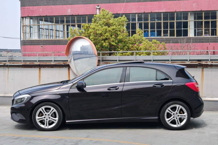 Used Mercedes-Benz A-Class 2015 A 180 Exterior 4