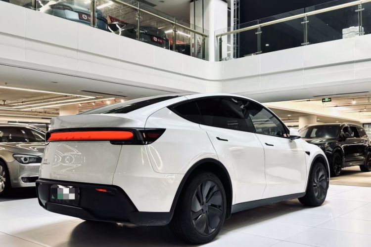 Used Tesla Model Y 2025 Updated Version Long-Range All-Wheel Drive
