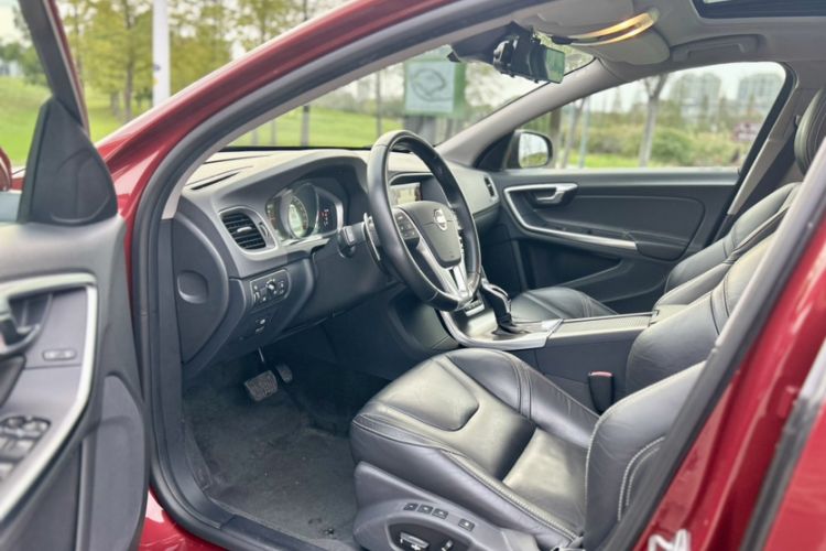 Used Volvo V60 2014 Restyled T5 Zhiya Edition
