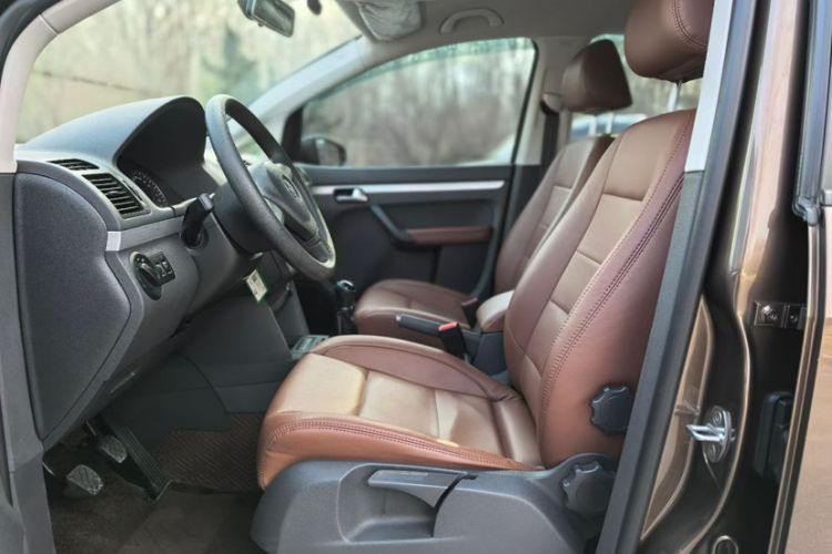 Used Volkswagen Touran 2013 1.4T Manual Fashion Edition 5 Seats Interior 3