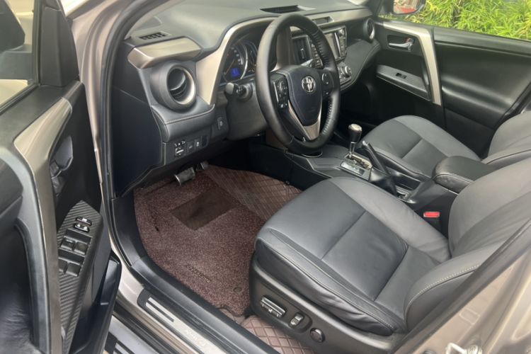 Used Toyota RAV4 2015 2.5L Automatic 4x4 Luxury Edition
