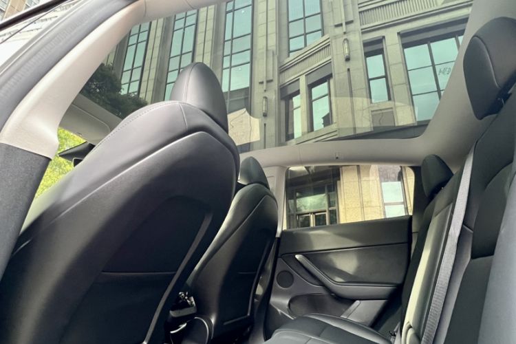 Used Tesla Model Y 2023 Rear-Wheel-Drive Version Interior 9