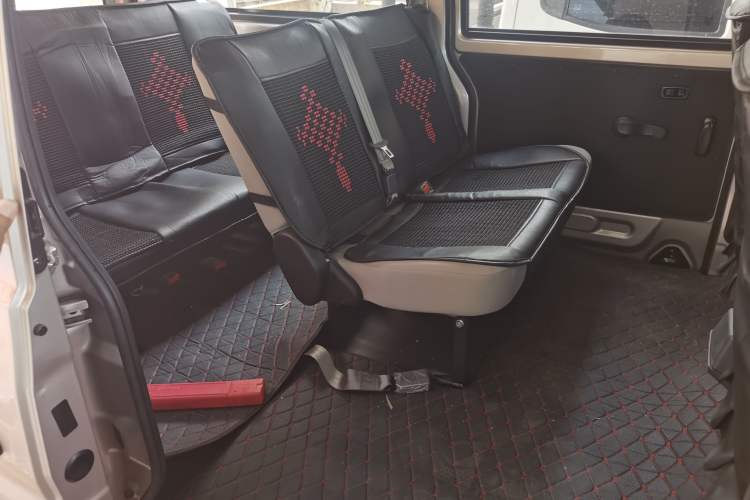 Used Jinbei Hiace X30 2023 1.5L Super-Comfortable Passenger Van 5/6/7-Seater Non-Air-Conditioned Version Model SWC15M