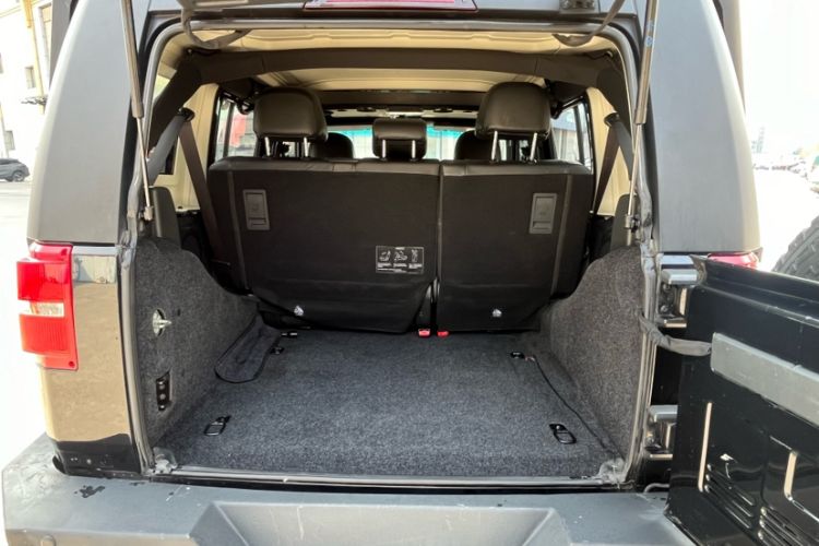 Used BAIC Off-Road BJ40 2016 40L 2.3T Automatic All-Wheel Drive Premium Edition Interior 8