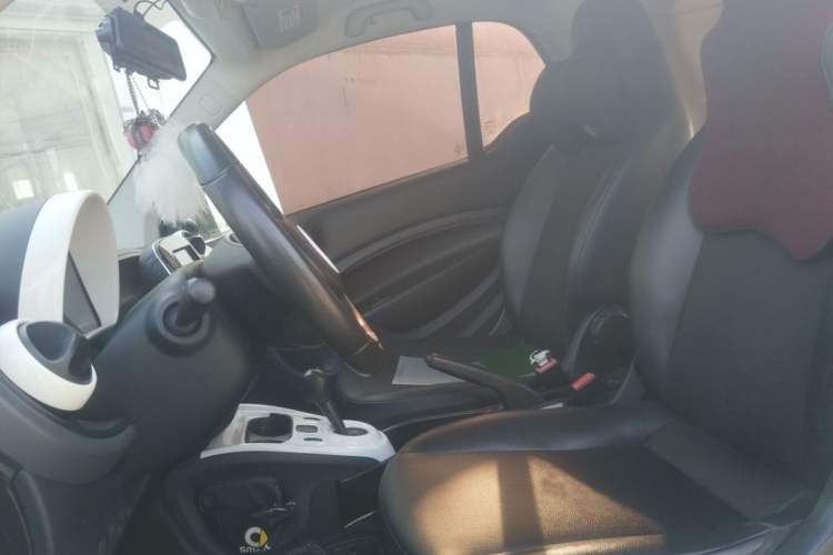 Used smart fortwo 2015 1.0L 52 kW hardtop Dynamic version
