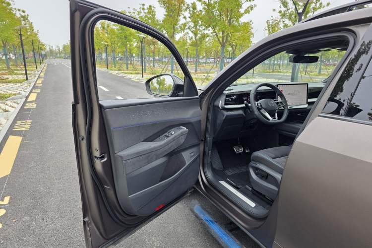 Used Volkswagen Teramont 2025 Tiguan Pro 450TSI Four-Wheel Drive Summit Edition
