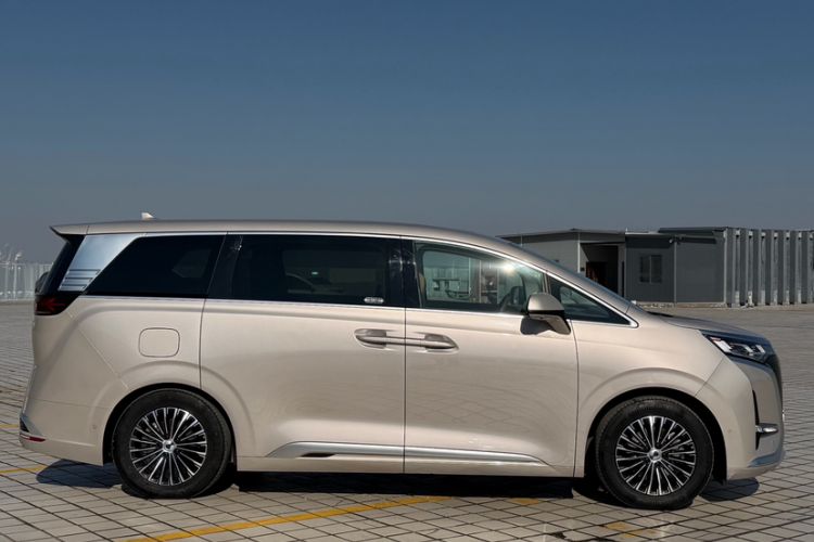 Used Denza D9 2022 EV 600 Four-Wheel Drive Flagship Model