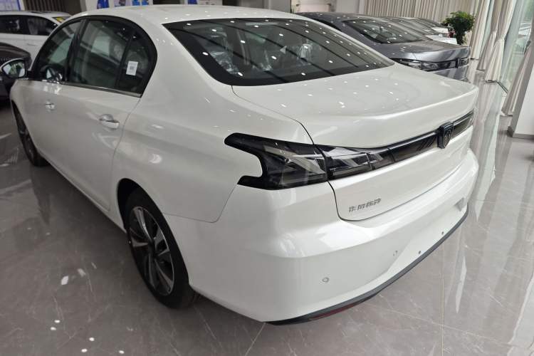Used Peugeot 408 2022 1.6T Light-Chasing Edition
