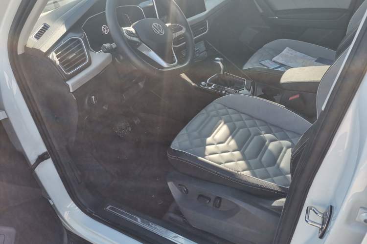 Used Volkswagen Tayron 2023 280TSI Two-Wheel-Drive Luxury Plus Advanced Version Interior 3