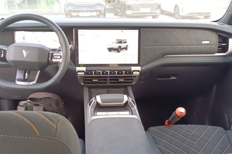 Used Deepal G318 2024 Four-Wheel-Drive Air Suspension Model