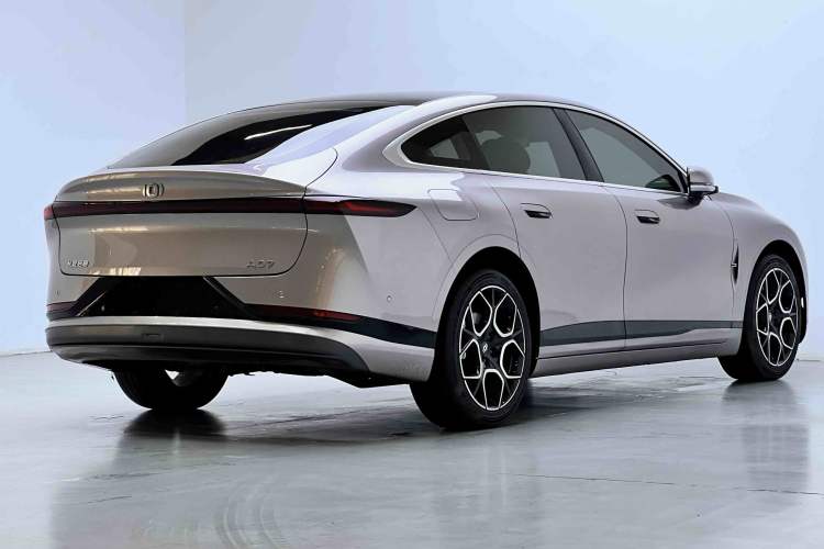 Used CHANGAN NEVO A07 2026 Model Ultra-Long Blue Whale Range-Extending 310 Luxury Edition Exterior 4