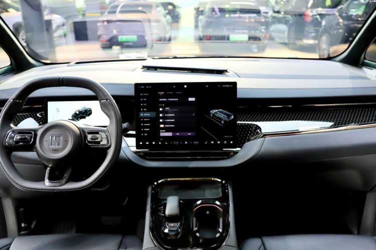 Used Zeekr 009 2024 7-Seater Walk-Through Version Four-Wheel Drive 108 kWh Interior 5