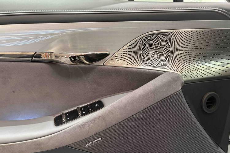 Used VOYAH PASSION 2024 PHEV Four-Wheel Drive Ultra-Long Range Flagship Model